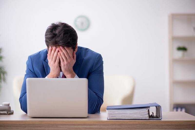 Verdrietig Stress Arbeidsongeschikt Shutterstock 2286927485